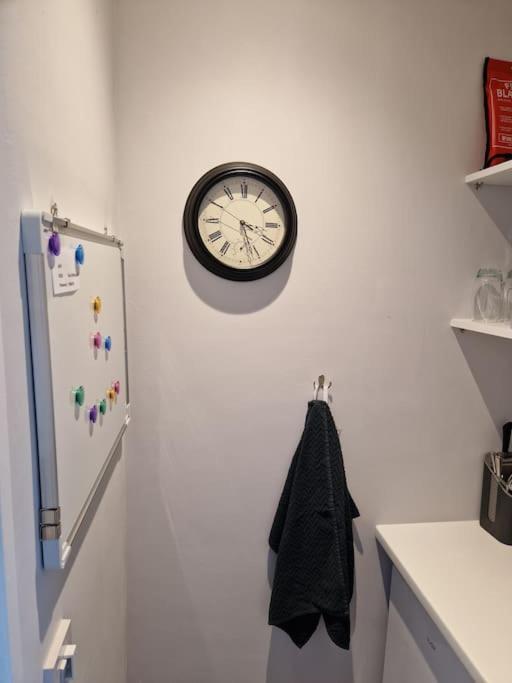 Room On Heath Park Cardiff Bagian luar foto