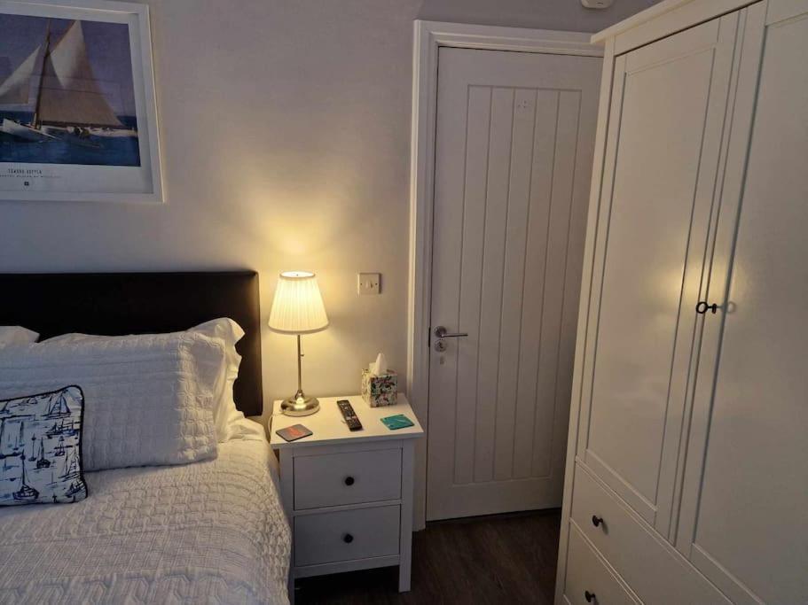Room On Heath Park Cardiff Bagian luar foto