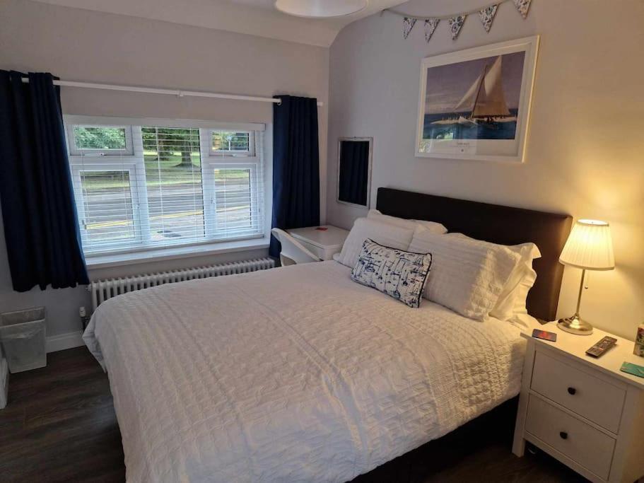Room On Heath Park Cardiff Bagian luar foto