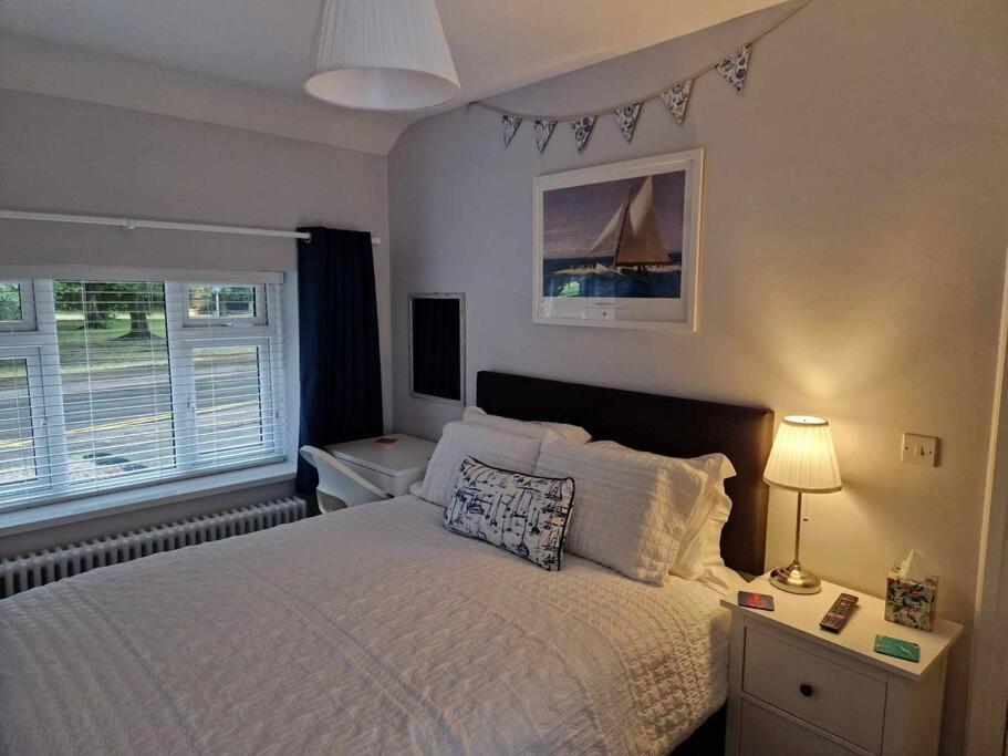 Room On Heath Park Cardiff Bagian luar foto