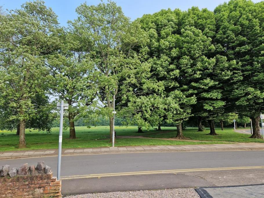 Room On Heath Park Cardiff Bagian luar foto