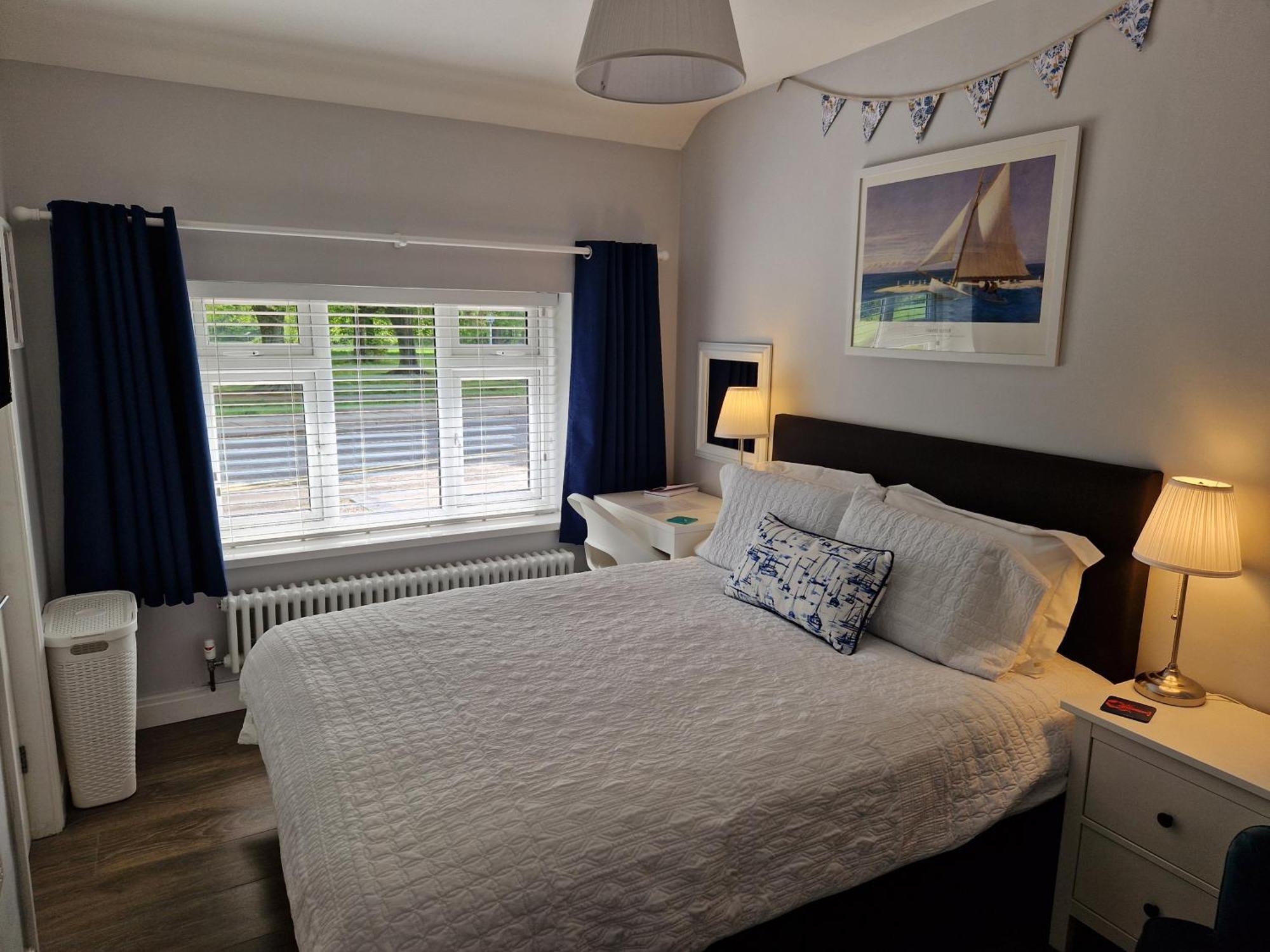 Room On Heath Park Cardiff Bagian luar foto