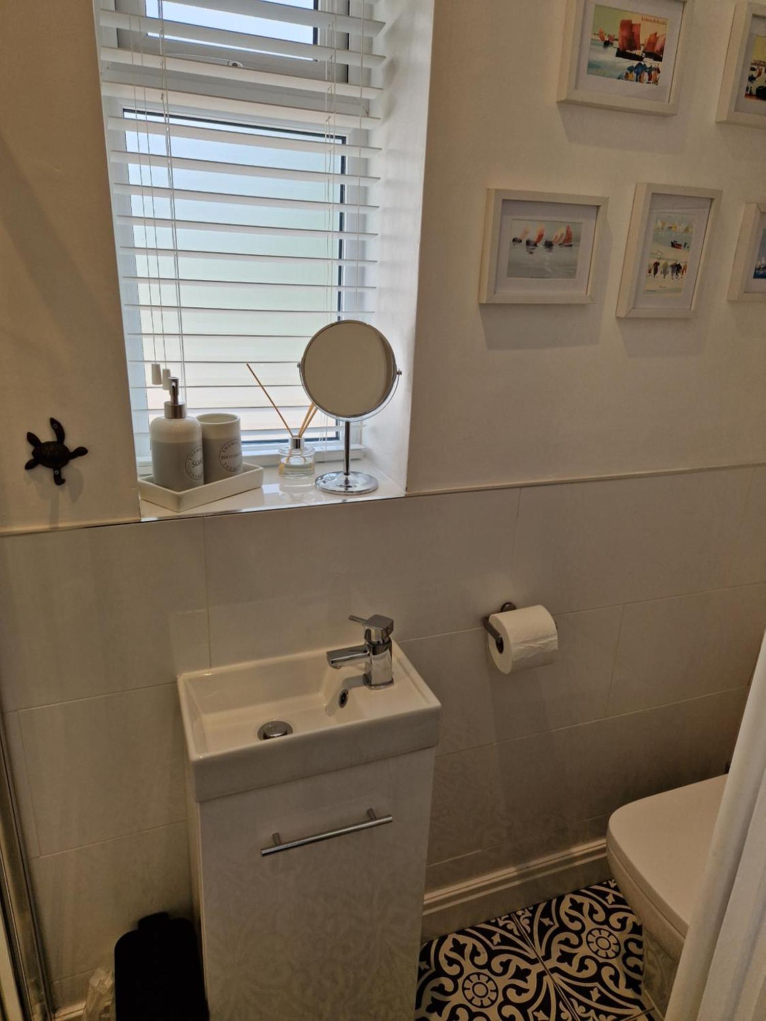 Room On Heath Park Cardiff Bagian luar foto